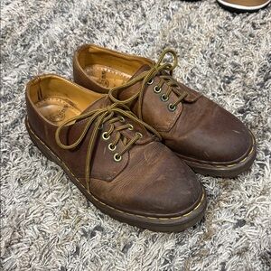 Dr. Martens the orginal made in England Brown Leather Shoes sz M7 L9